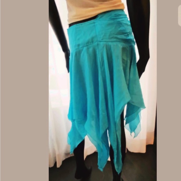 Beautiful asymmetrical blue silky Antonio Berardi sexy skirt. Size medium. - Picture 2 of 4